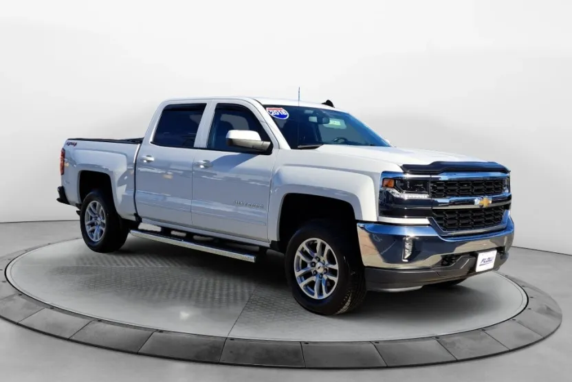 2018 Chevrolet Silverado 1500 LT photo 1