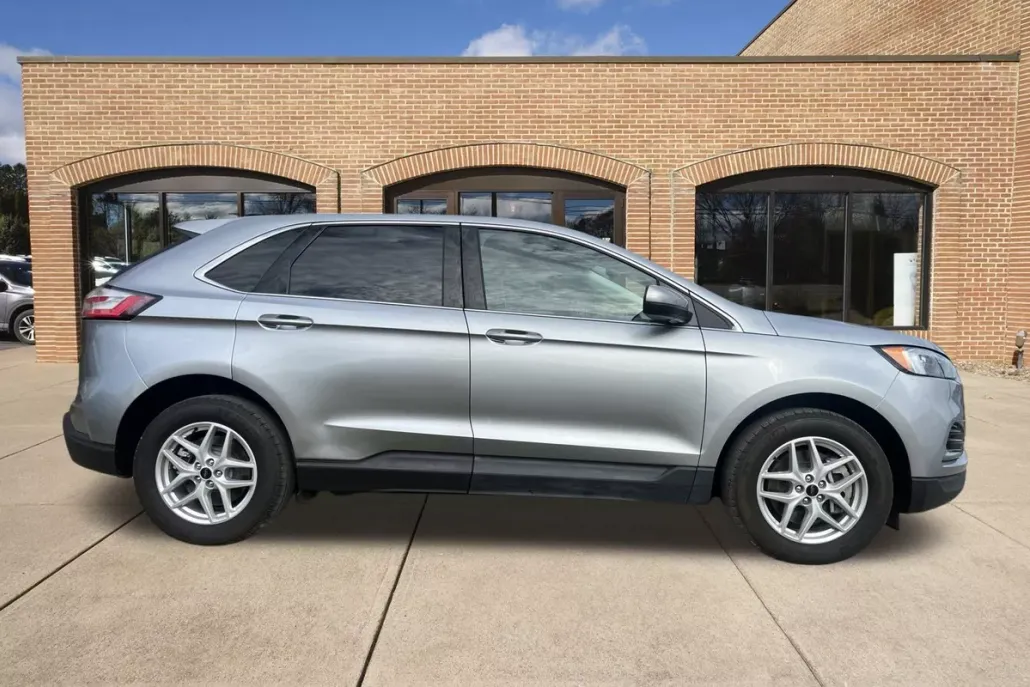 2024 Ford Edge SEL photo 1