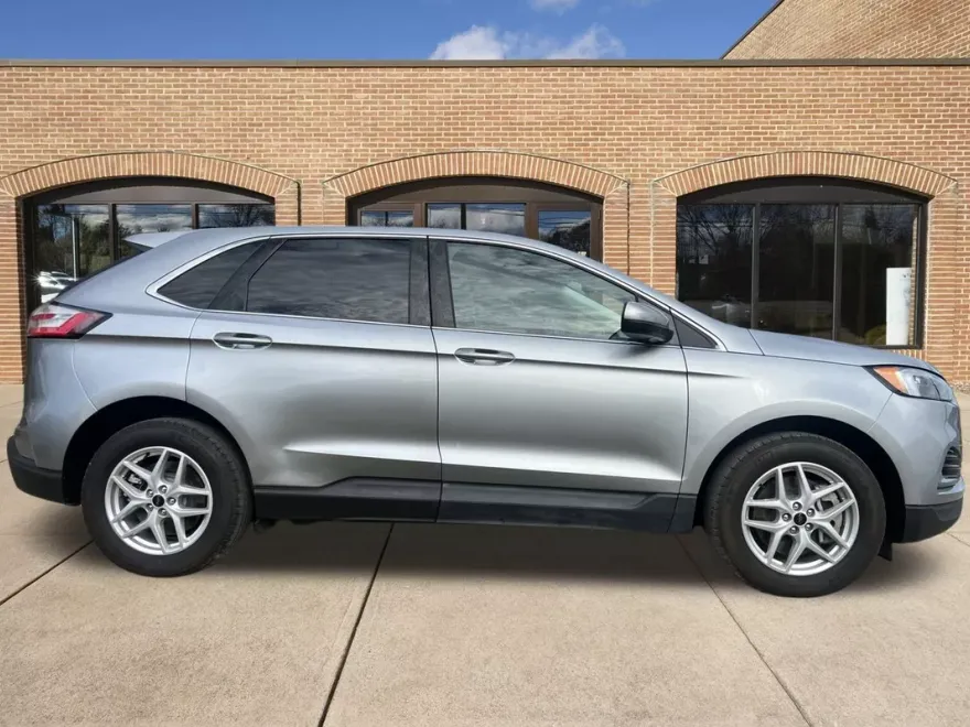 2024 Ford Edge SEL photo 1