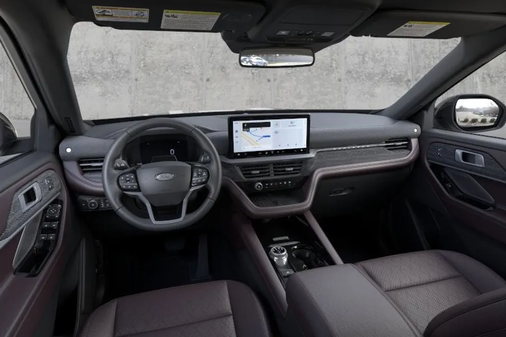 2025 Ford Explorer Platinum photo 1
