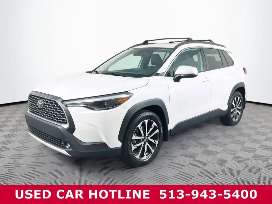 2022 Toyota Corolla Cross XLE photo 1