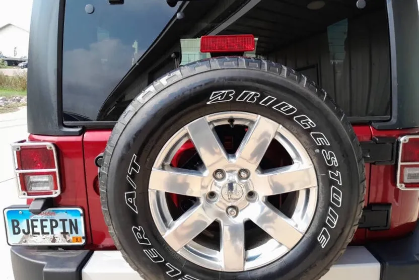 2013 Jeep Wrangler Sahara photo 1