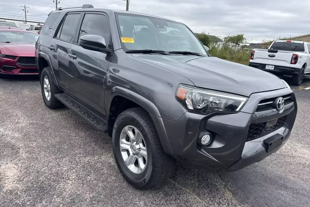 2020 Toyota 4Runner SR5 photo 1