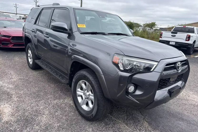 2020 Toyota 4Runner SR5 photo 1