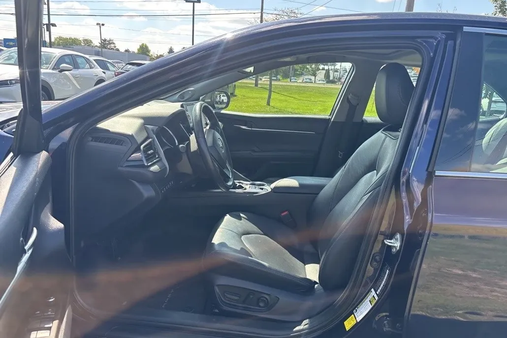 2022 Toyota Camry Hybrid XLE photo 1