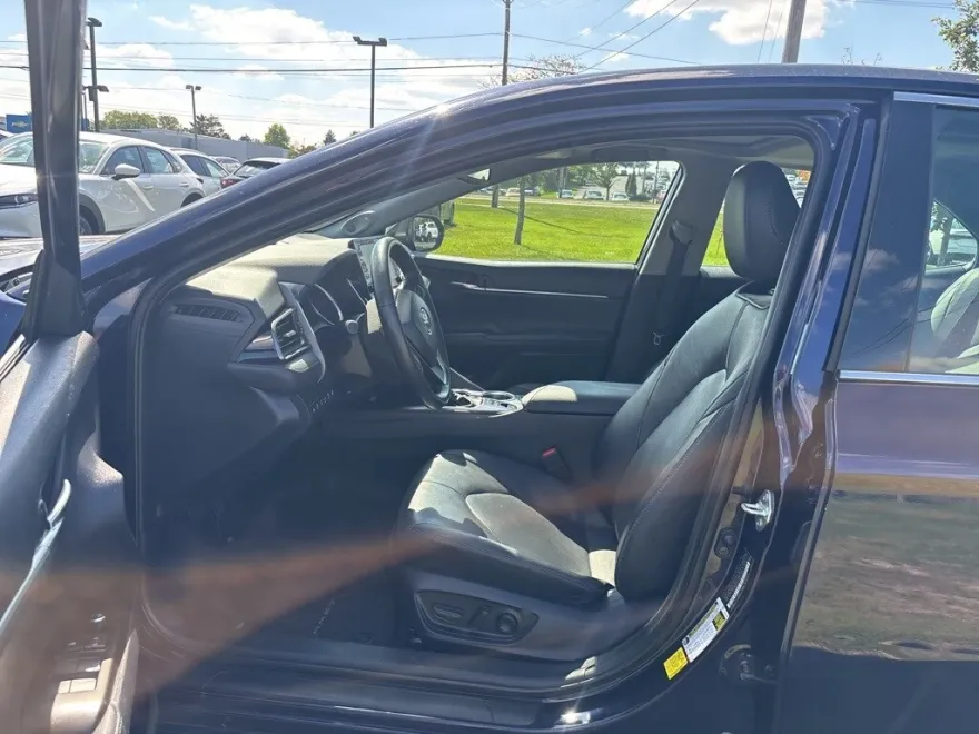 2022 Toyota Camry Hybrid XLE photo 1