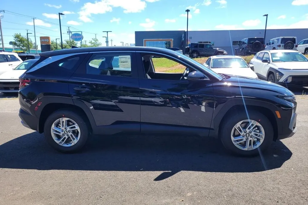 2026 Hyundai Tucson SE photo 1