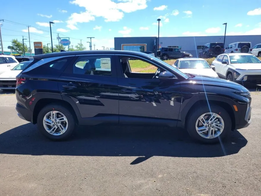 2026 Hyundai Tucson SE photo 1