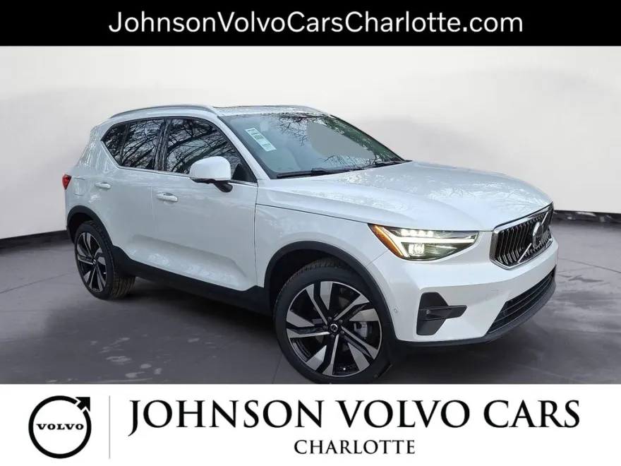 2025 Volvo XC40 photo 1