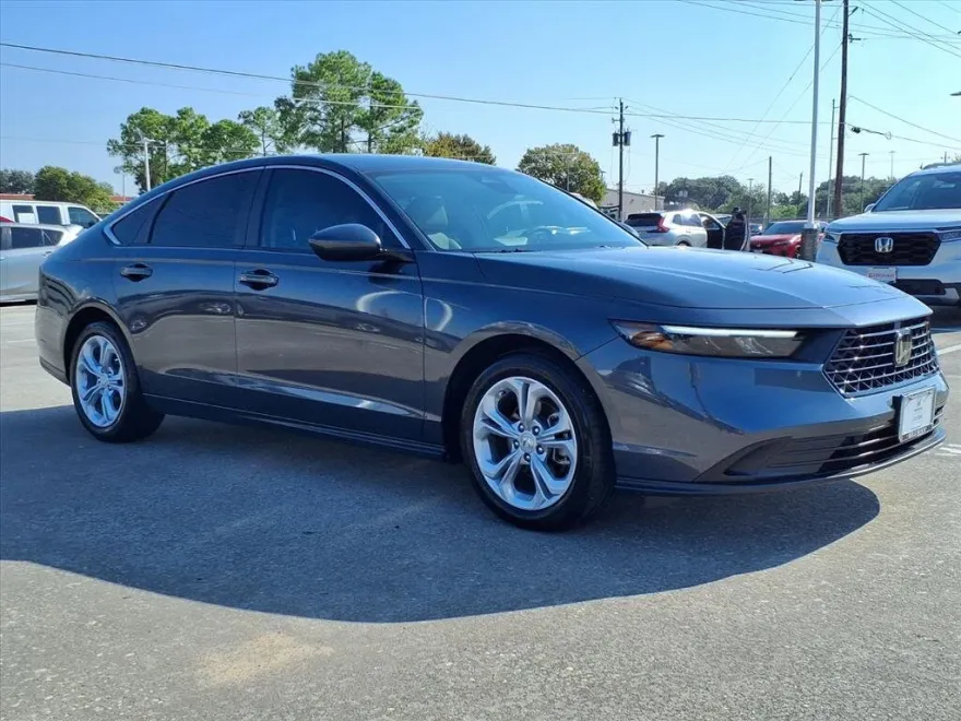 2025 Honda Accord LX photo 1