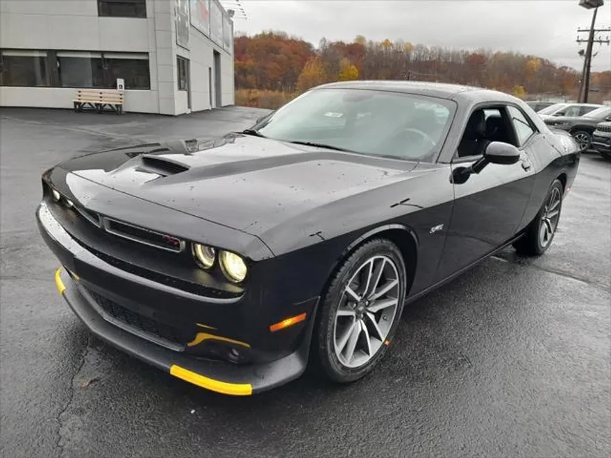 2023 Dodge Challenger R/T photo 1