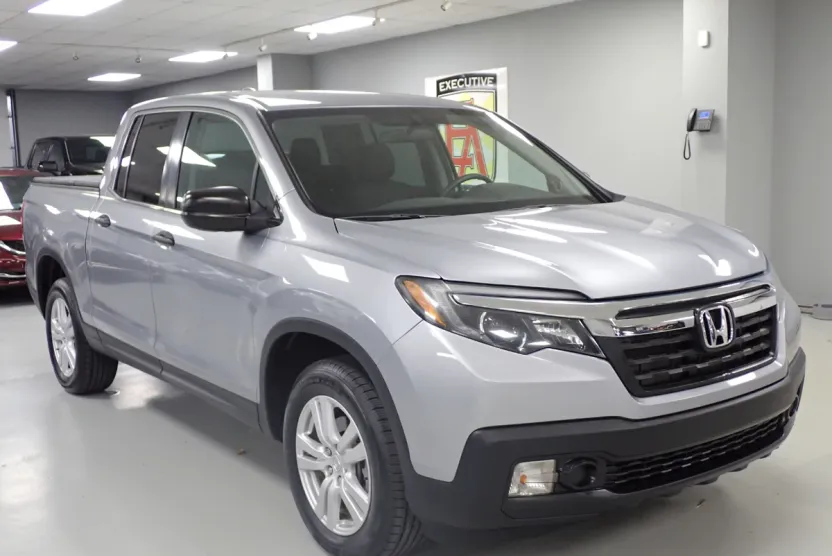 2017 Honda Ridgeline RT photo 1