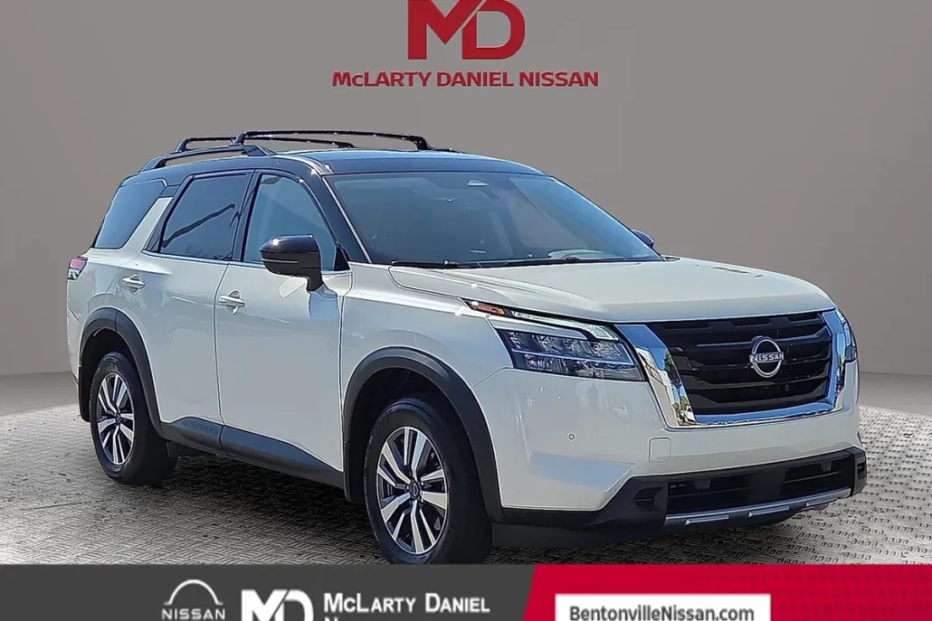 2024 Nissan Pathfinder SL photo 1
