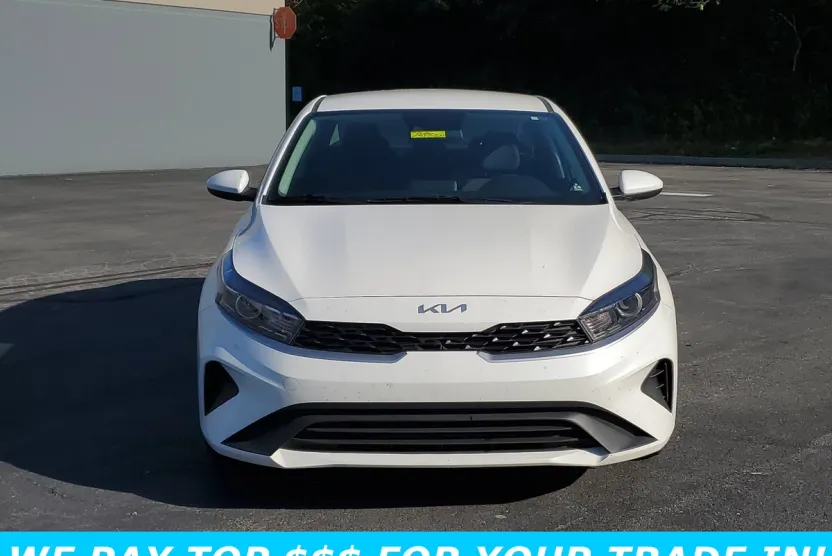 2023 Kia Forte LXS photo 1