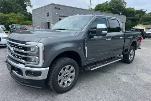 2025 Ford F-250 Lariat photo 3