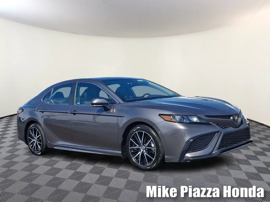 2023 Toyota Camry SE photo 1