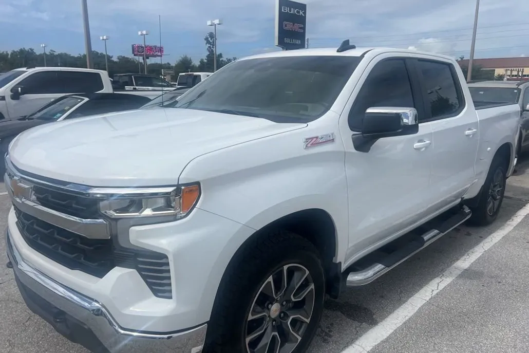 2024 Chevrolet Silverado 1500 LT photo 1
