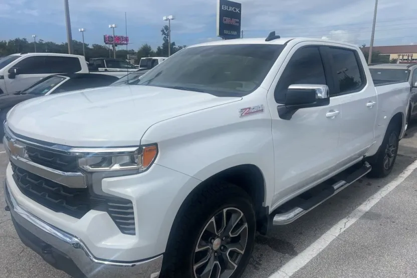 2024 Chevrolet Silverado 1500 LT photo 1