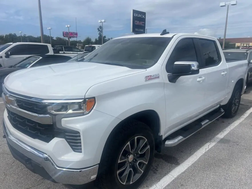 2024 Chevrolet Silverado 1500 LT photo 1