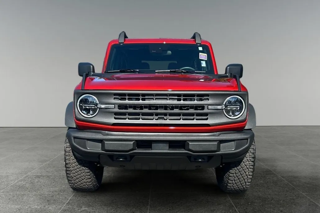 2023 Ford Bronco Base photo 1