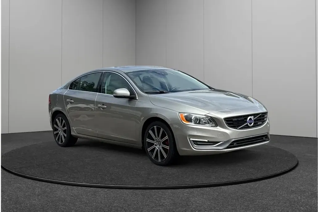 2016 Volvo S60 T5 Inscription Platinum photo 1