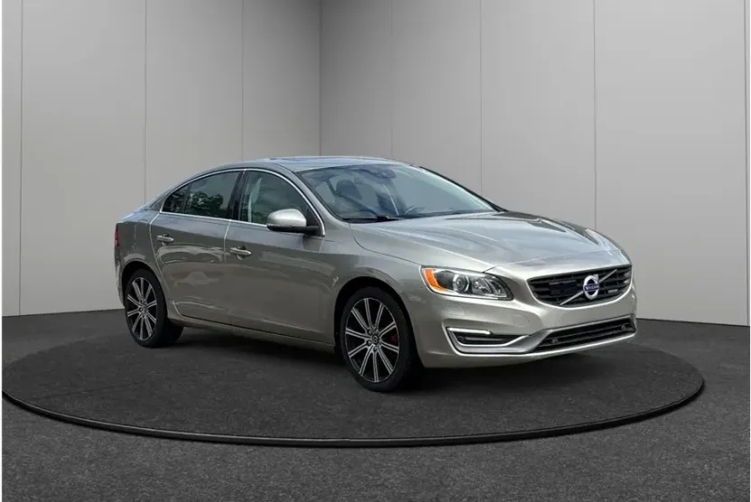 2016 Volvo S60 T5 Inscription Platinum photo 1