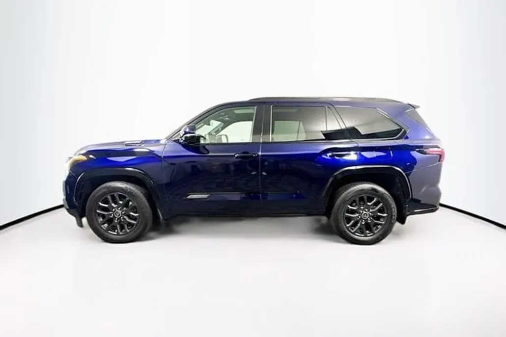 2023 Toyota Sequoia Platinum photo 1