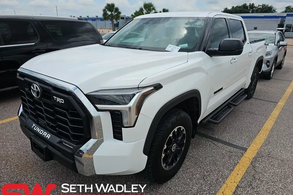 2022 Toyota Tundra SR5 photo 1