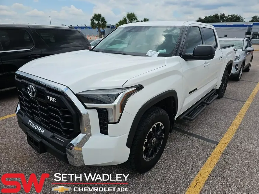 2022 Toyota Tundra SR5 photo 1