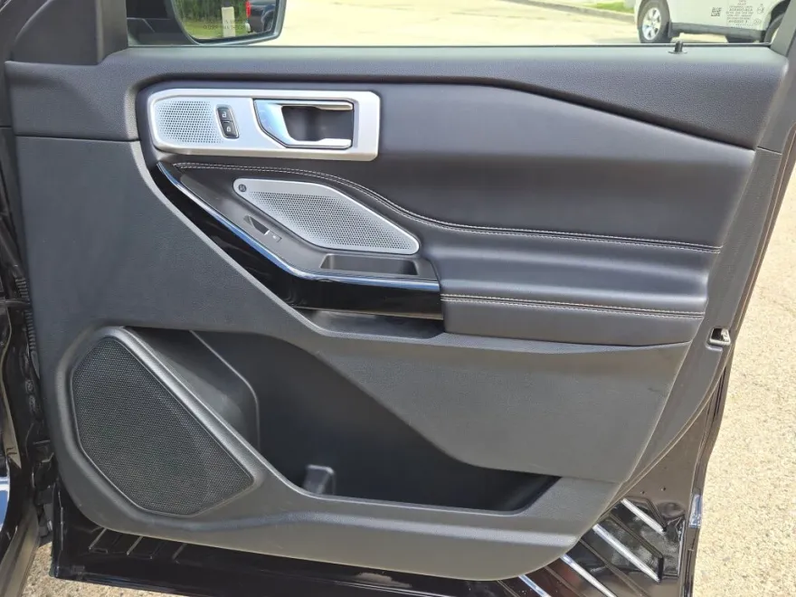 2021 Ford Explorer ST photo 1