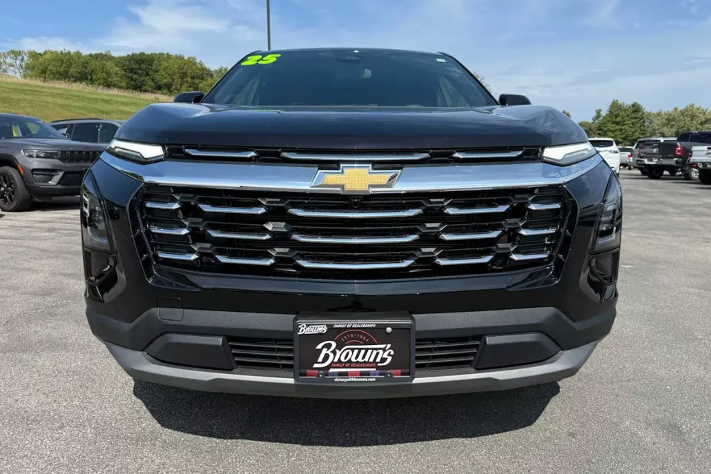 2025 Chevrolet Equinox LT photo 1