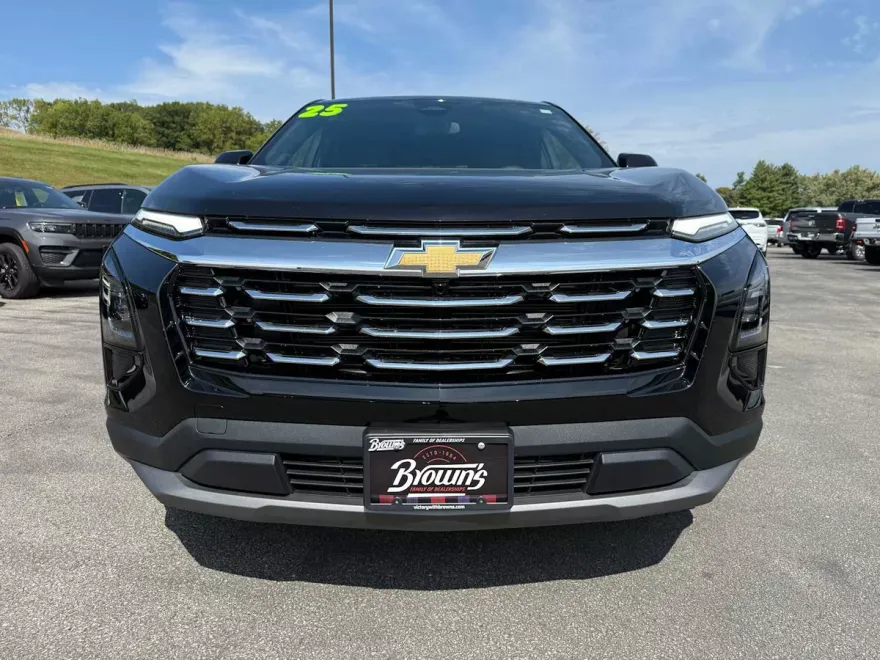 2025 Chevrolet Equinox LT photo 1