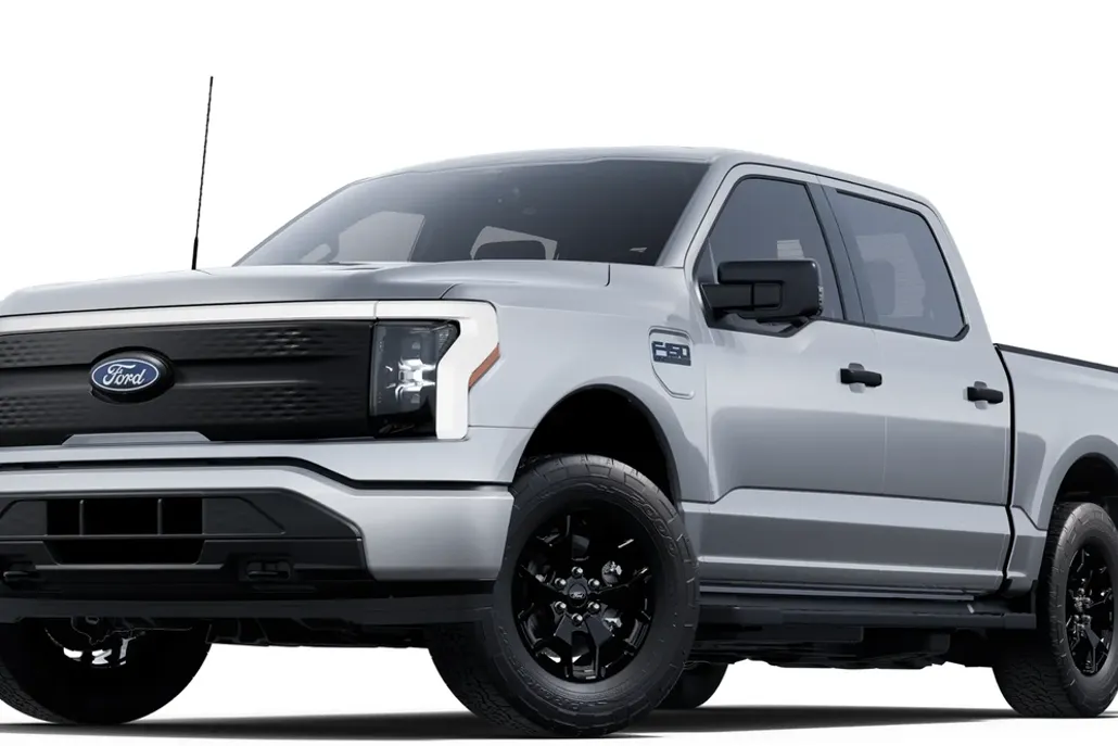 2025 Ford F-150 Lightning XLT photo 1