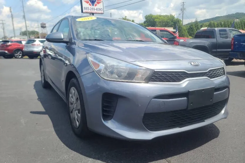 2019 Kia Rio S photo 1