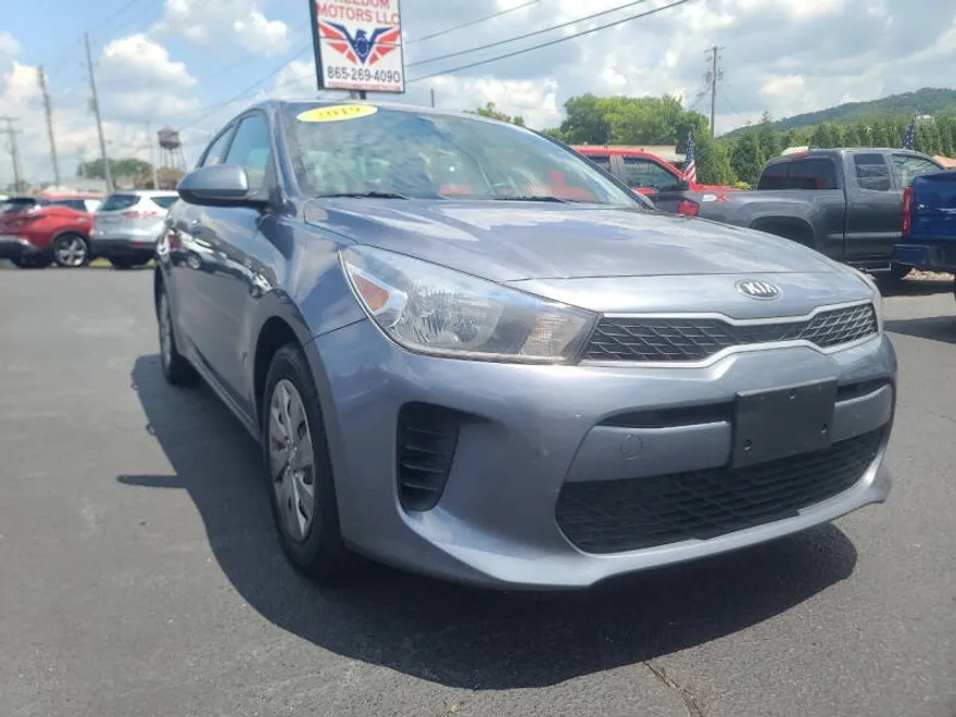 2019 Kia Rio S photo 1
