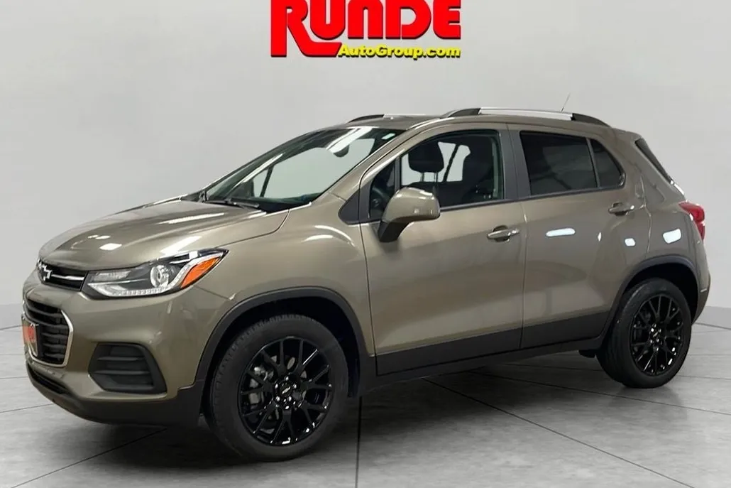 2022 Chevrolet Trax LT photo 1
