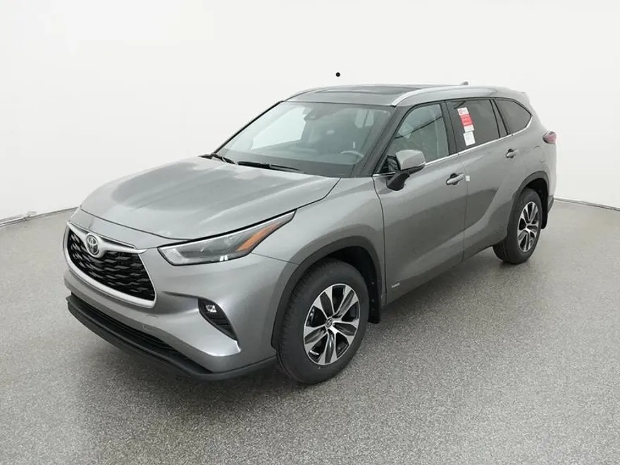 2025 Toyota Highlander Hybrid XLE photo 1