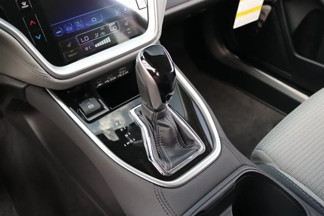 2025 Subaru Outback Premium photo 1