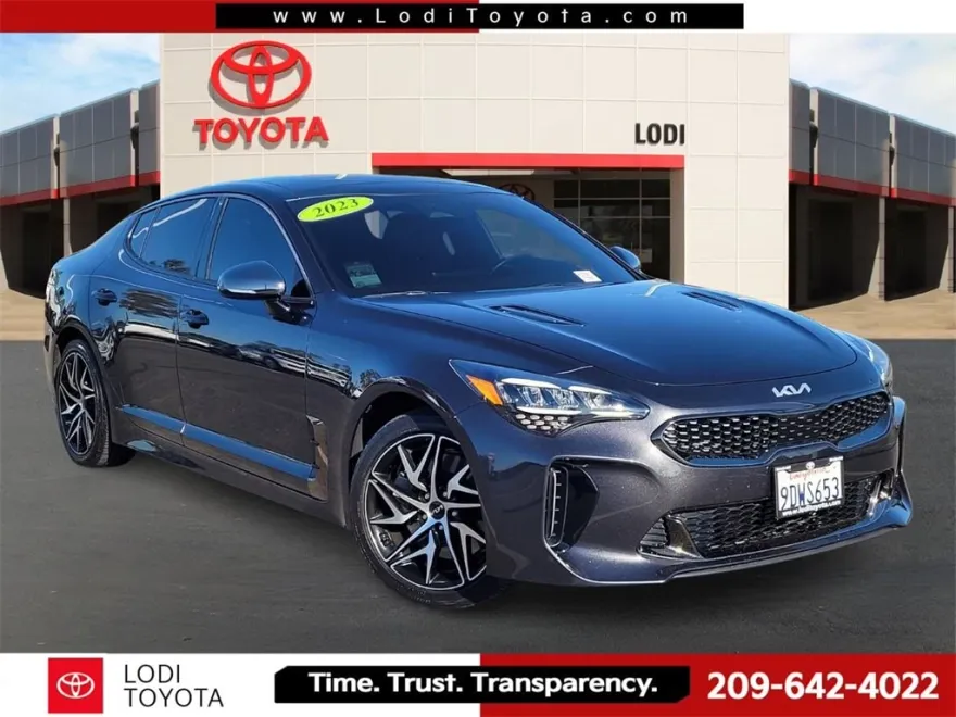 2023 Kia Stinger GT-Line photo 1