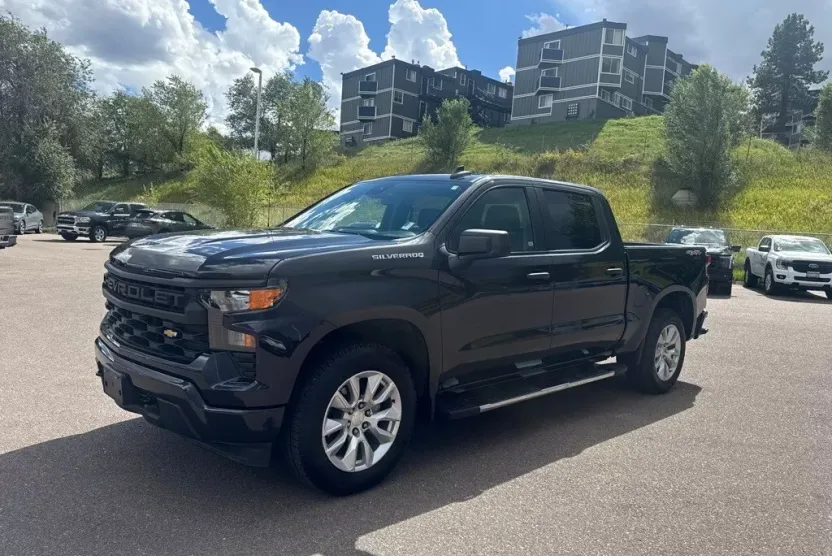 2023 Chevrolet Silverado 1500 Custom photo 1