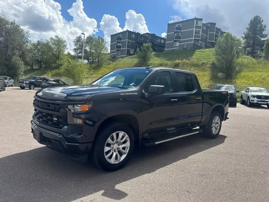 2023 Chevrolet Silverado 1500 Custom photo 1