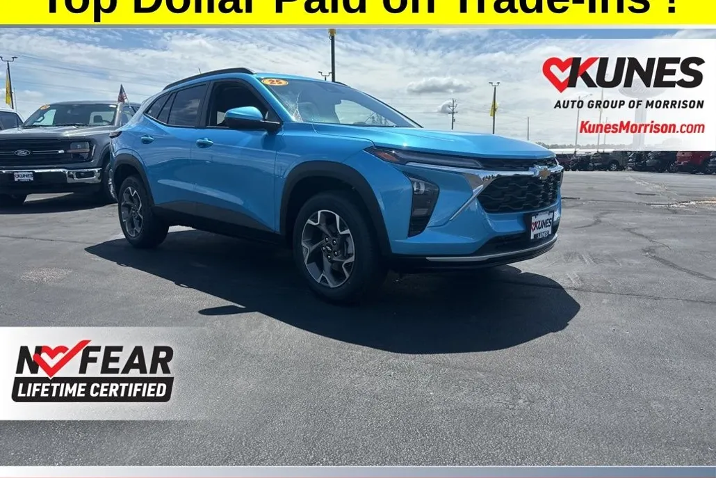 2025 Chevrolet Trax LT photo 1