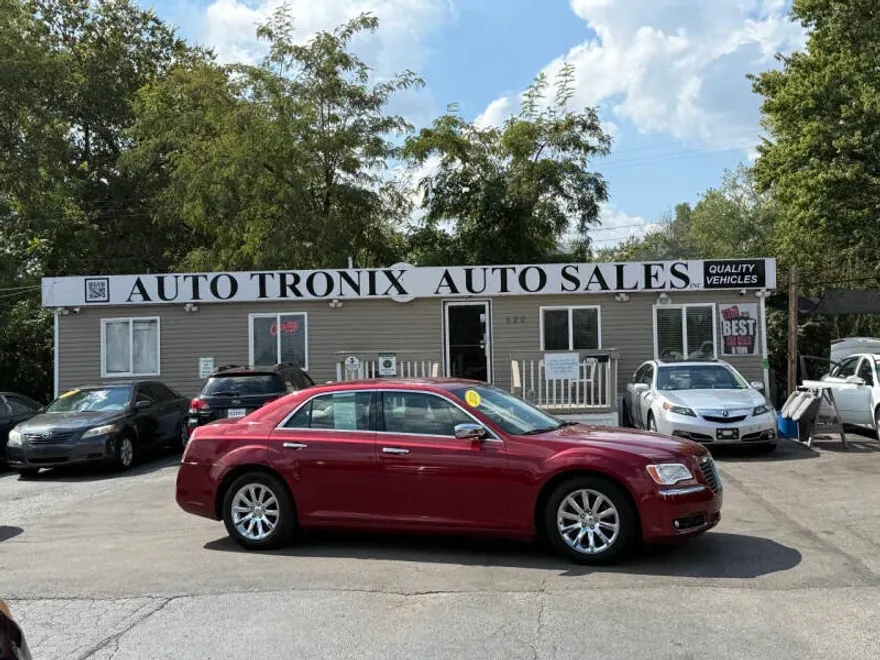 2014 Chrysler 300 C photo 1