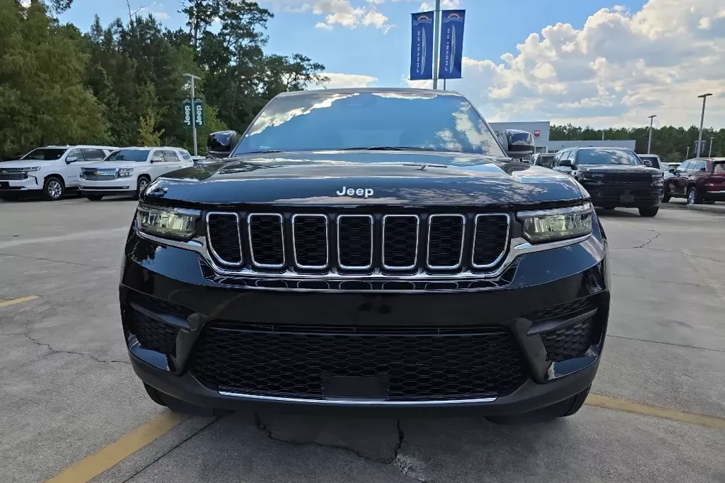 2025 Jeep Grand Cherokee Laredo X photo 1