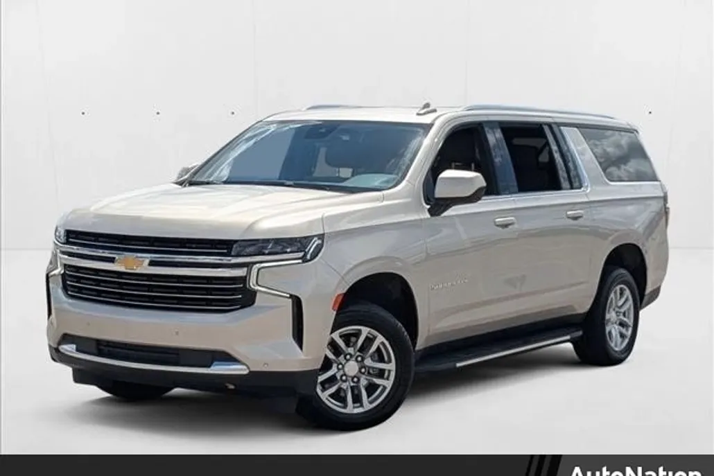 2023 Chevrolet Suburban LT photo 1