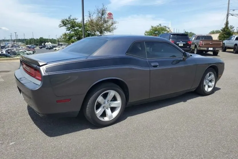 2014 Dodge Challenger R/T photo 1