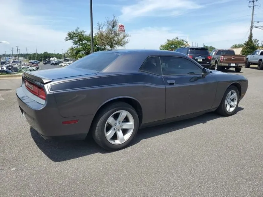 2014 Dodge Challenger R/T photo 1