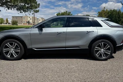 2024 Cadillac Lyriq Luxury photo 3