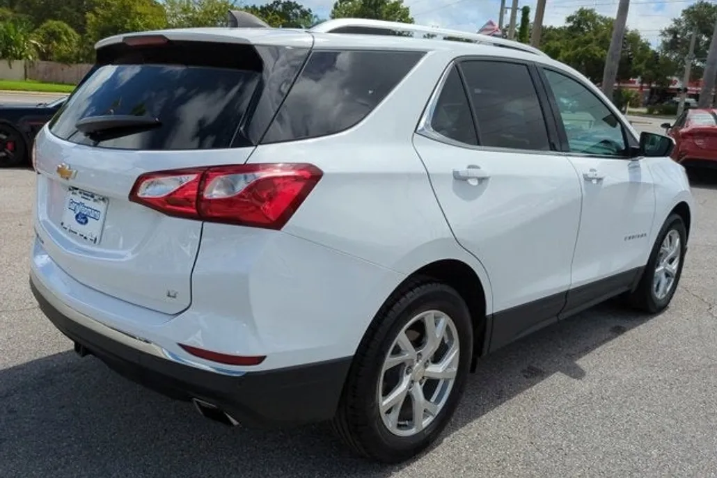 2020 Chevrolet Equinox LT photo 1