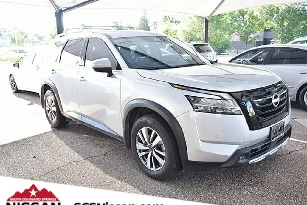 2024 Nissan Pathfinder SL photo 1